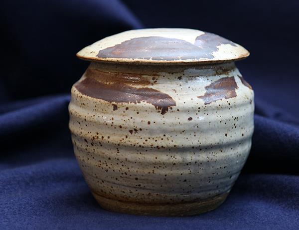 stoneware pot with removable lid